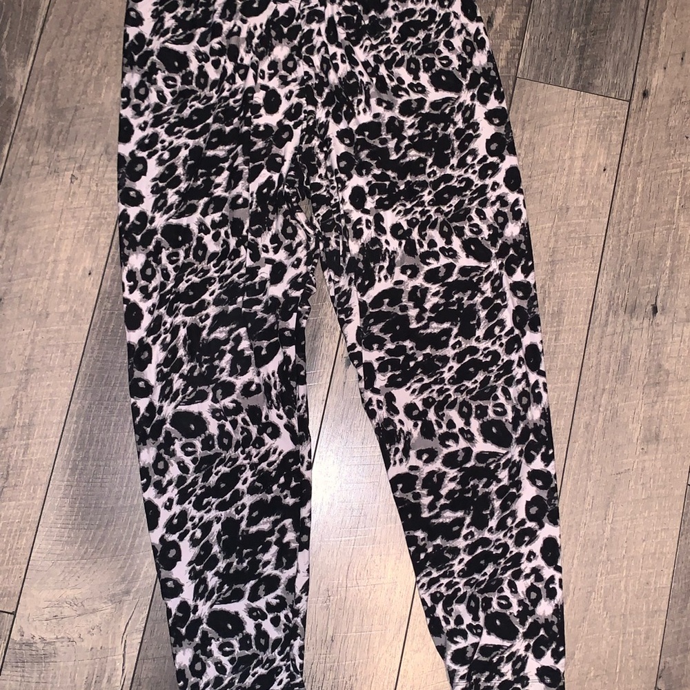 Riley & James- Butter soft leggings